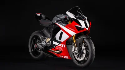 Ducati Panigale V2 Superquadro Final Edition Wallpaper