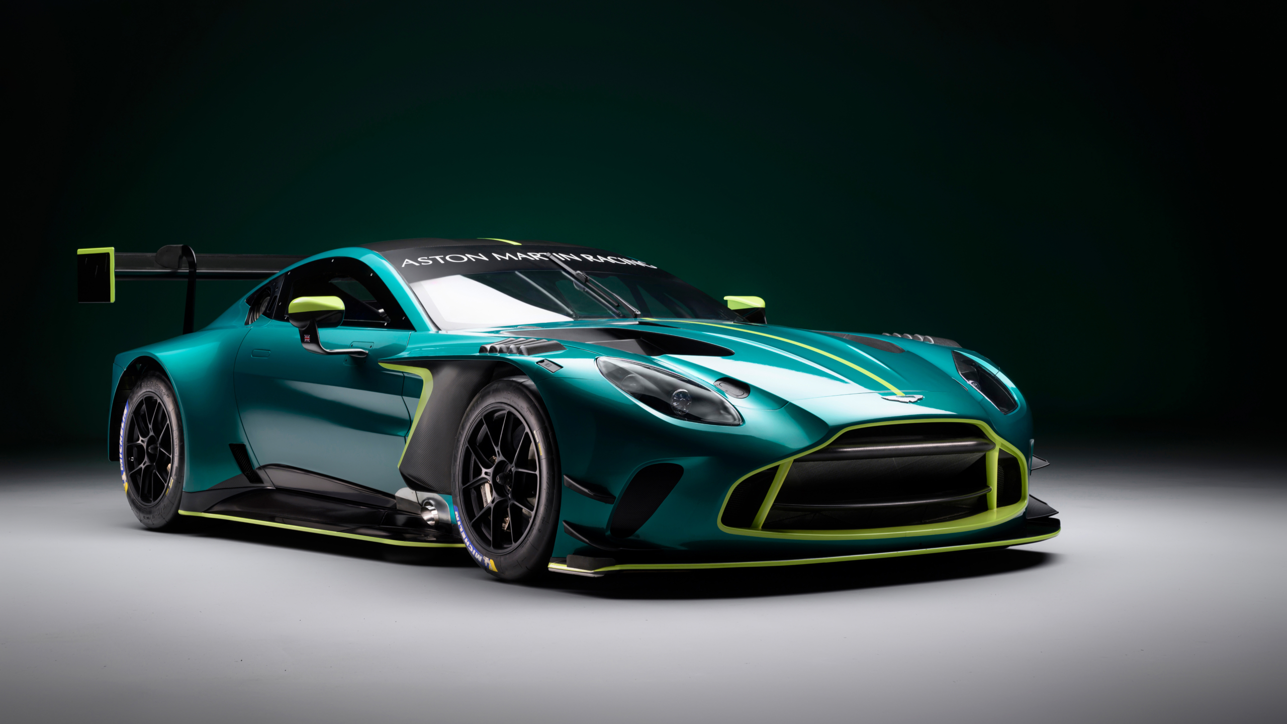 Aston Martin Vantage GT3 8K Wallpaper