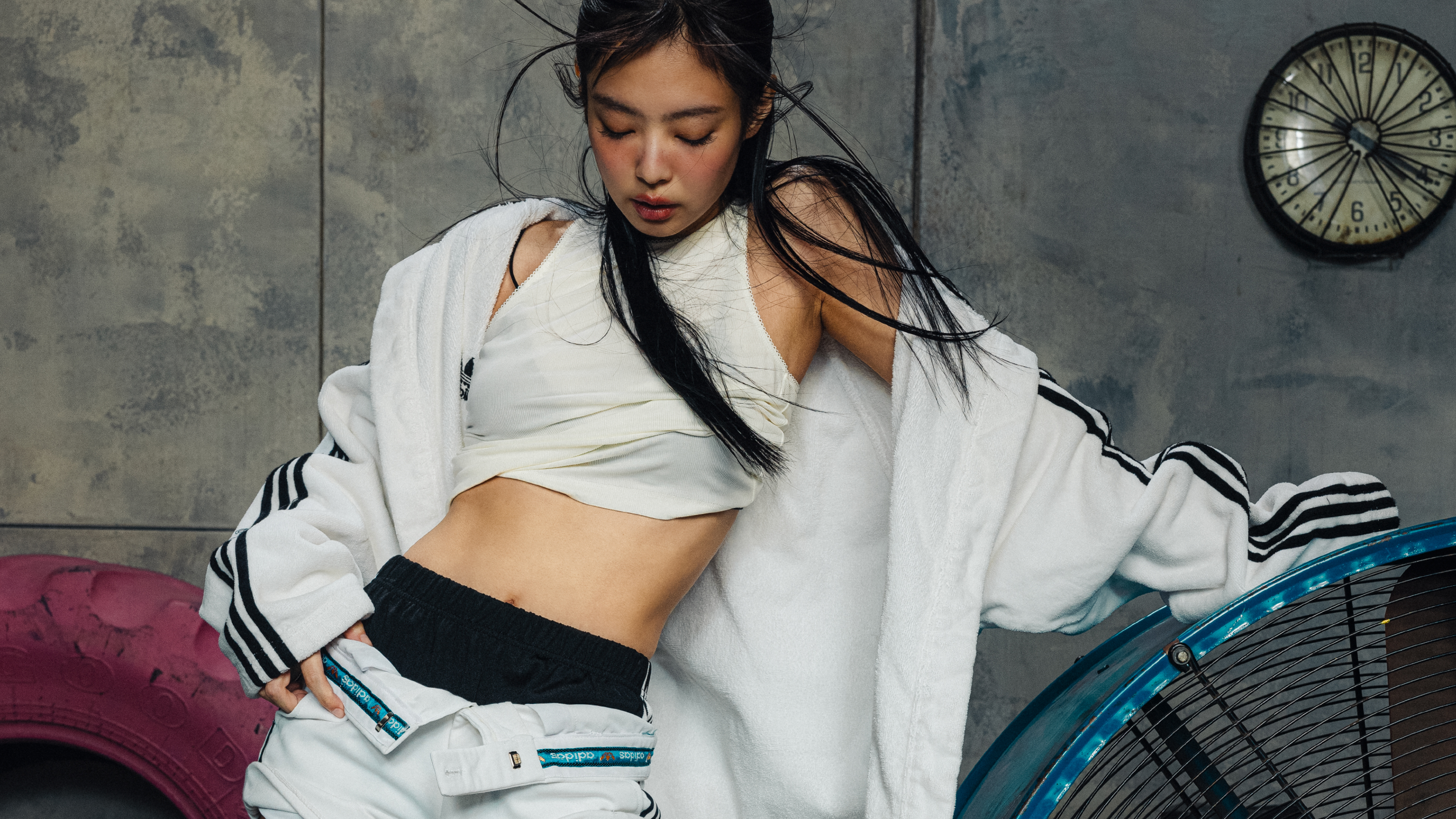 Jennie Complex Magazine Wallpaper