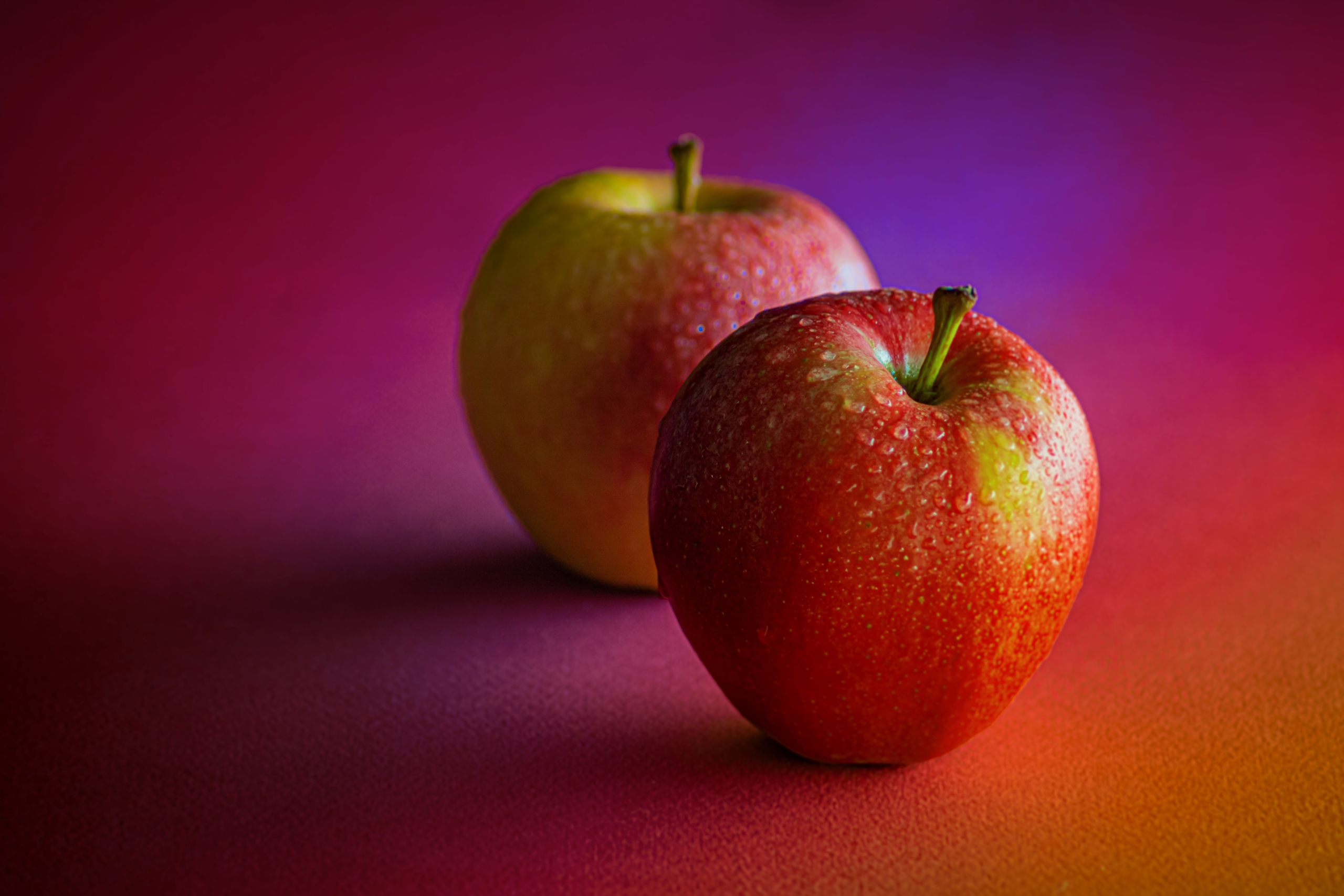 Red Apples Dew Drops Wallpaper